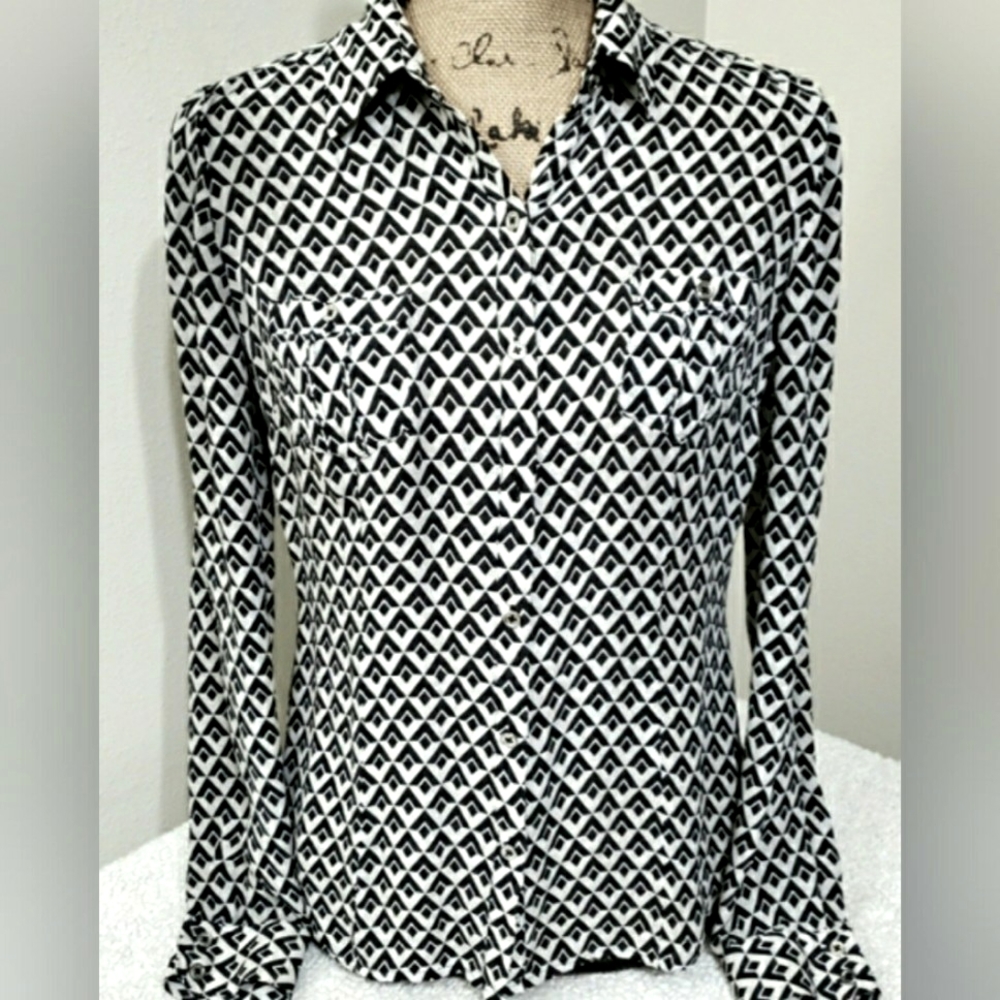 ♦️WHBM 100% Silk Button Down Shirt♦️